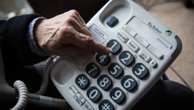 Криминалисти върнаха голяма сума пари на пенсионерка станала жертва на телефонна