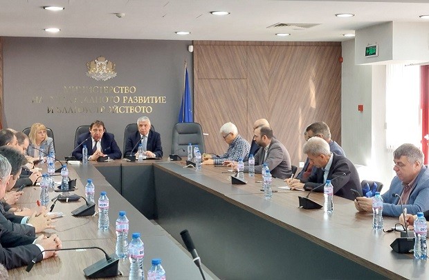 Министър Шишков проведе среща с Асоциацията на българските застрахователи