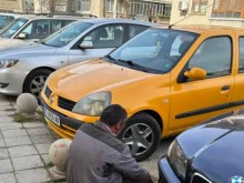 30 души се биха с брадви, лопати и сопи на паркинг