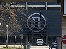 Емблемата на Локомотив вече краси Трибуна Бесика