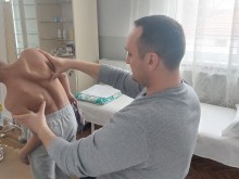Започнаха безплатните прегледи за гръбначни изкривявания при децата от Община Павел баня