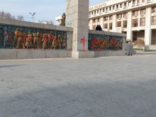 Нова атака над Альоша в Бургас, паметникът почервеня