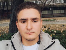 Камера е заснела бруталния удар на Иван, жената едва се е задържала на краката си
