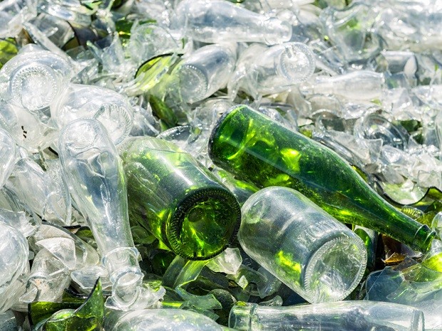 Китайски учени създадоха биоразградима и рециклируема форма на стъкло с