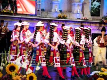 Ансамбъл "Тракия" посреща Великден с децата на Пловдив