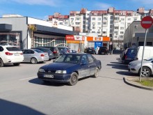 Пред "Лидл" и "Кауфланд": Много гладни хора, няма свободни места