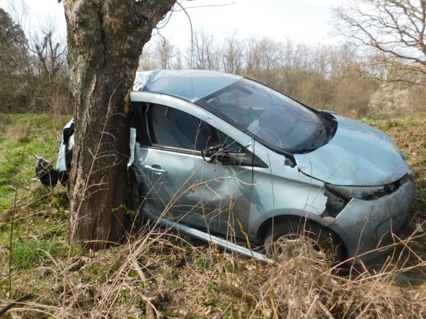 Жена предизвика катастрофа в землището на село Ясеновец