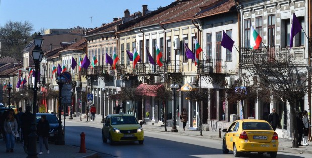 Без сергии по главните улици на Велико Търново за празника, нареди кметът