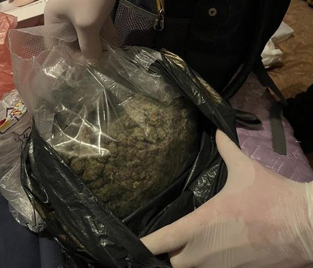 Столични полицаи задържаха 23 годишен разпространявал наркотици на територията на ж к