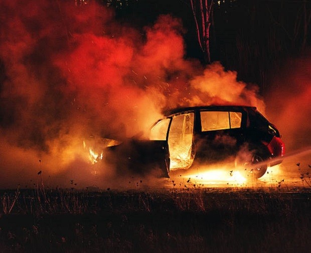 Кола изгоря на АМ Хемус“, съобщиха от полицията. Сигналът за инцидента