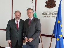 Министър Тодор обсъди с посланика на Испания специална културна програма