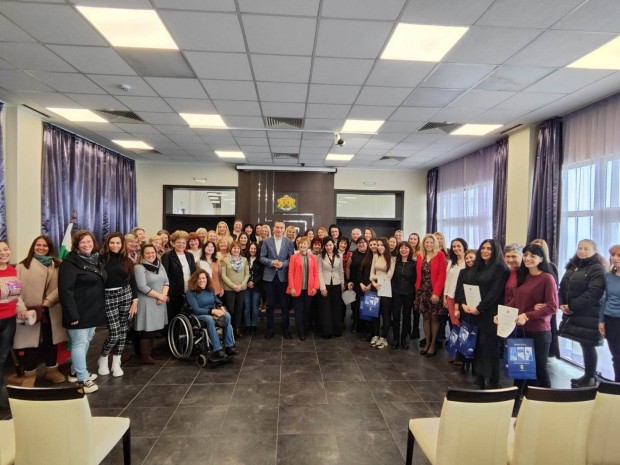 Кметът отличи бургаски социални работници по повод професионалния им празник