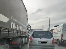 Кола до кола, само тук досега нямаше задръстване в Пловдив