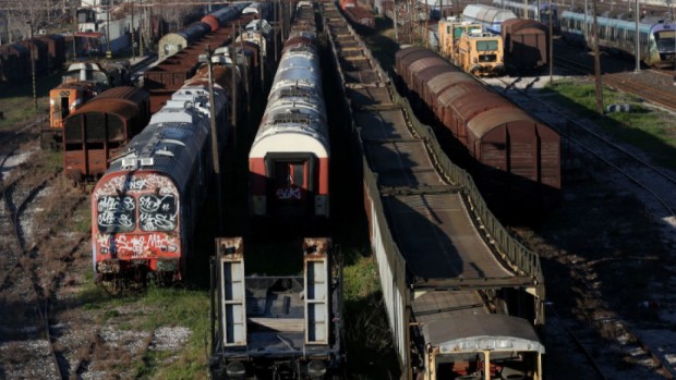 След 3 седмична блокада бяха възстановени влаковите превози в Гърция Железопътният