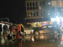 Автомобил помете жена, шофьорът избяга