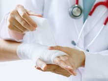 Жената, която беше пометена от автомобил, е в добро състояние