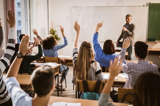 МОН предлага 522 места за прием в училищата с национално значение