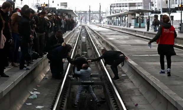 Във Франция блокираха движението на влаковете на няколко гари