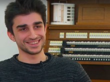Млад пианист с благотворителен концерт за пострадалите от трусовете в Турция