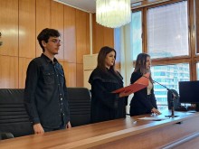 Бургаски ученици влязоха в ролята на съдии и прокурори