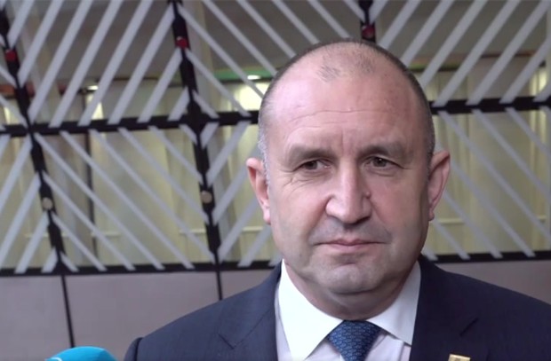 Радев в Брюксел: България не участва в съвместната доставка на снаряди за Украйна