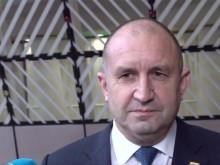 Радев в Брюксел: България не участва в съвместната доставка на снаряди за Украйна