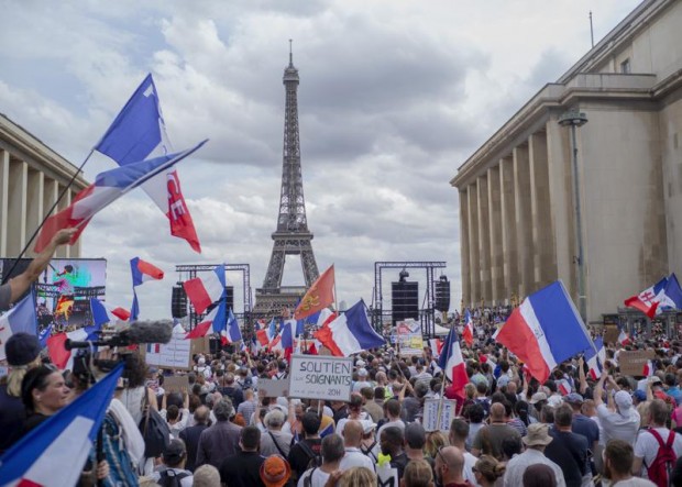 Die Welt: Политическият елит на Франция отслабва не само собствената си страна, но и Европа