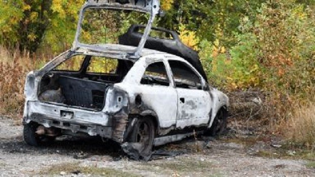 Тийнейджъри откраднаха кола в Добричко и я изоставиха опожарена