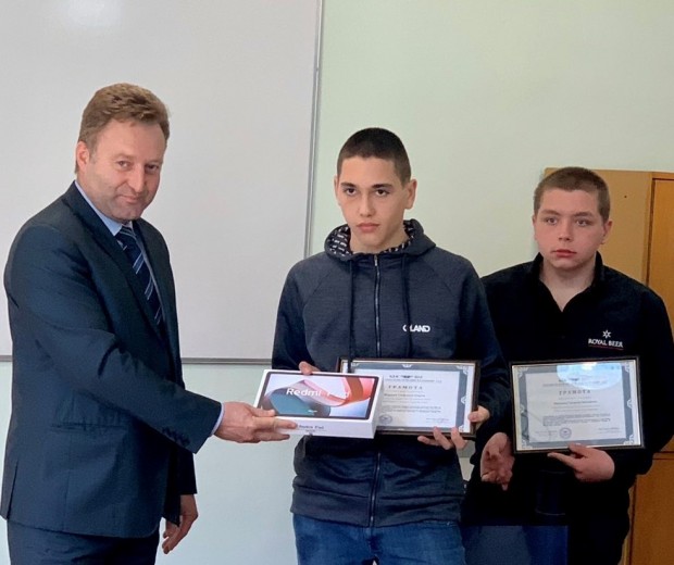 БДЖ отличи с грамоти ученици от професионалната гимназия по жп транспорт в Горна Оряховица