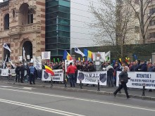 Военни и полицейски служители излязоха на протест в Букурещ