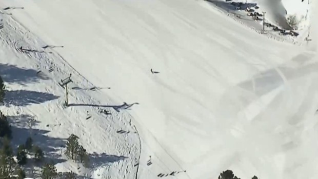 Рекордно топлата зима тази година накара някои ски курорти в