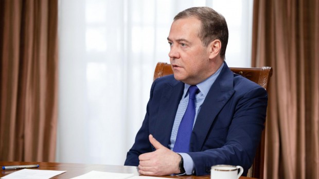 Медведев призова за увеличаване на численността на руската армия