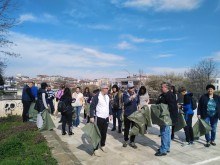 Екипът на РИОСВ- Плевен почисти "Скобелев парк"
