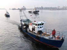 Задържаните български моряци са разпитани, засега не са им повдигнати обвинения