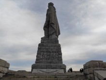 Организират жива верига пред паметника на Альоша в Пловдив