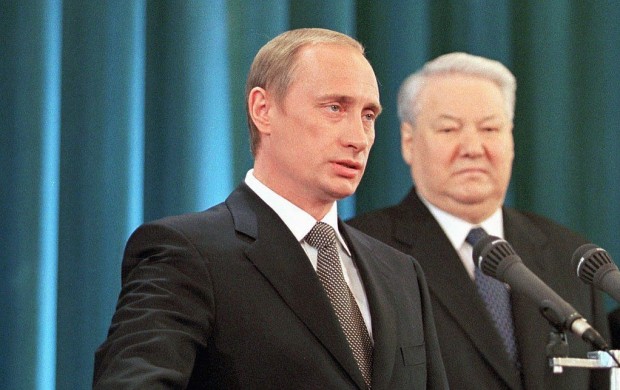 На 26 март през 2000 година Владимир Путин печели първите