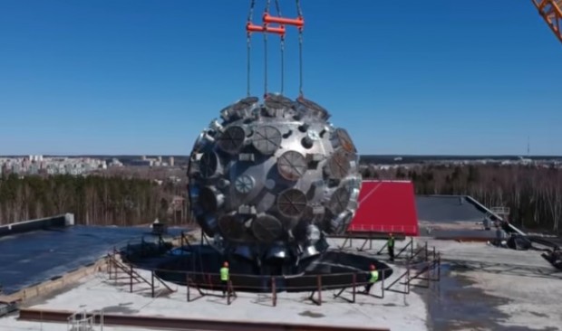 Русия строи гигантска лазерна инсталация за тестване на ядрени оръжия