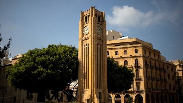 Гражданите на Ливан се събудиха в две часови зони предават