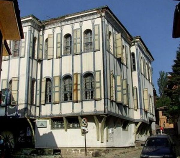 </TD
>Утре ОИ Старинен Пловдив“ дава началото на консервационно-реставрационните дейности по