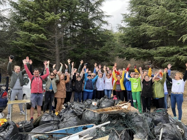Доброволци изчистиха гората над "Виница" във Варна