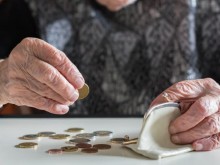 Икономист: Скоро парите за пенсии ще свършат