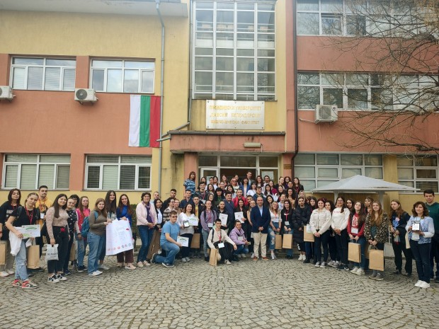 Гимназисти от Сливен спечелиха състезанието по  биология в ПУ "Паисий Хилендарски"
