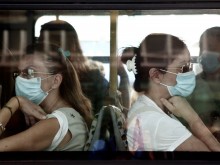 В Гърция отмениха задължителното използване на маски в обществения транспорт