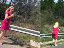 Емили тръгна да обикаля пътищата пеша