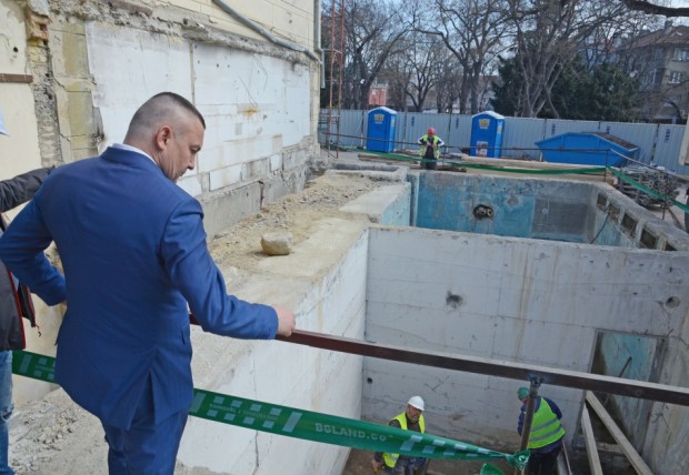 Кметът на Варна Иван Портних провери ремонтните дейности които се
