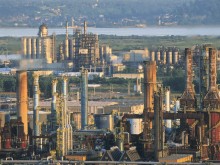 Най-голямата петролна рафинерия във Франция спря работа заради стачка