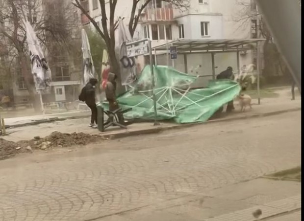 TD Поредно видео от силната буря която се изви над Пловдив