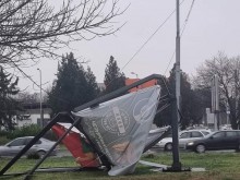 Десетки сигнали заради бурята вдигнаха по спешност почти всички пожарникари в Пловдив