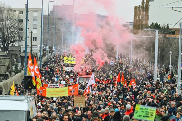 Нов ден на масови протести срещу Макрон във Франция