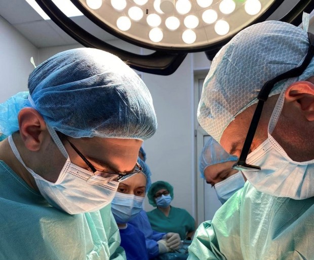 Седемчасова трансплантация спаси живота на 58-годишен мъж